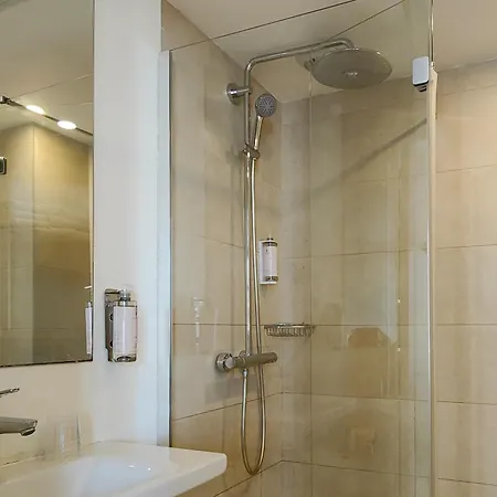 Du Centre, Un Ammi Hotel