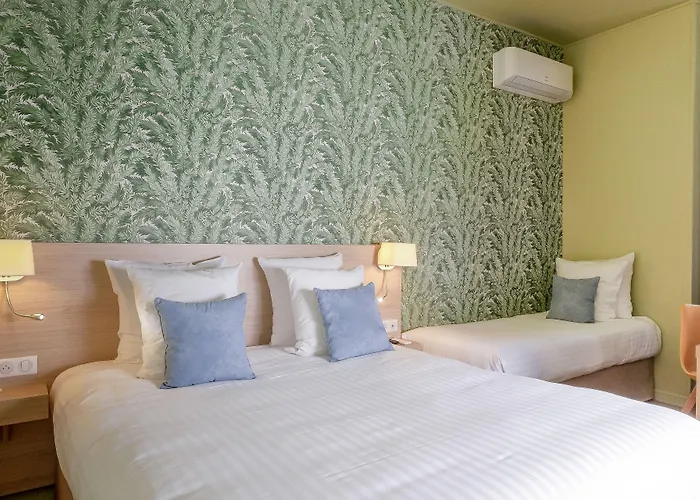 Du Centre, Un Ammi Hotel