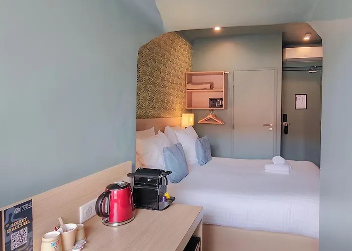 Hotel Du Centre, Un Ammi