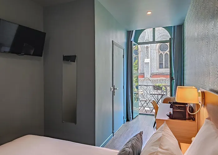 Hotel Du Centre, Un Ammi