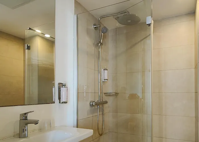 Du Centre, Un Ammi Hotel