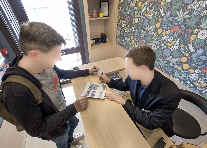 Hotel Du Centre, Un Ammi