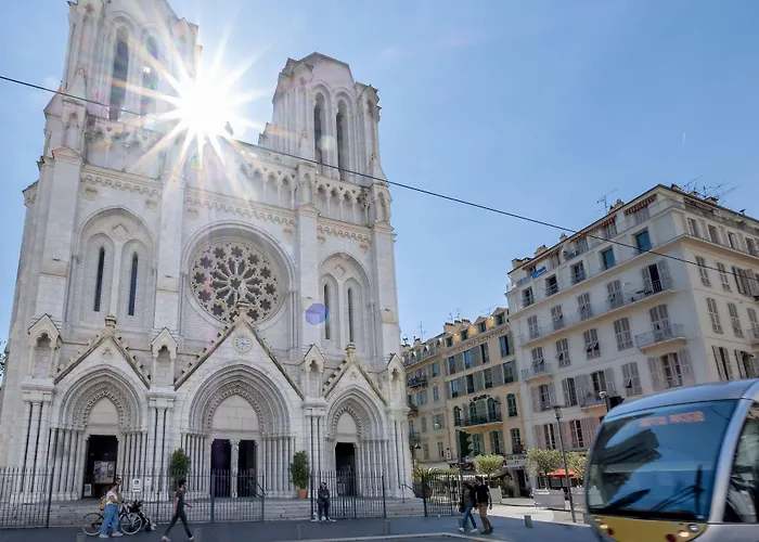 Du Centre, Un Ammi Hotel 2*