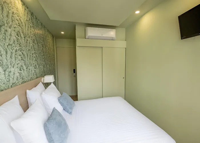 Du Centre, Un Ammi Hotell