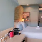 Hotel Du Centre, Un Ammi