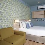Hotel Du Centre, Un Ammi