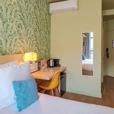 Du Centre Hotel 2*