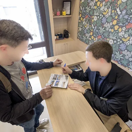 Hotel Du Centre, Un Ammi