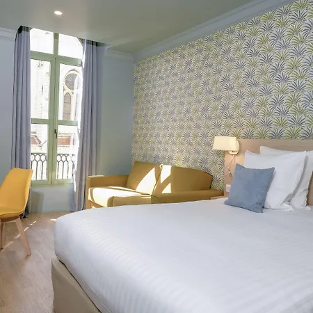 Hotel Du Centre, Un Ammi