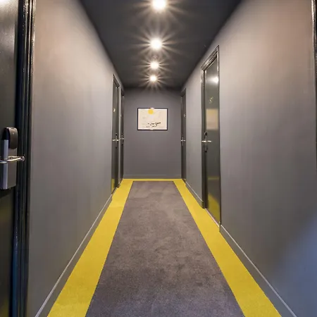 Hotel Du Centre, Un Ammi